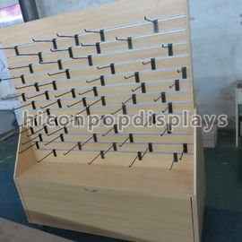 China Cremalheiras de exposição de madeira de pintura, prateleiras de exposição fixadas na parede fornecedor